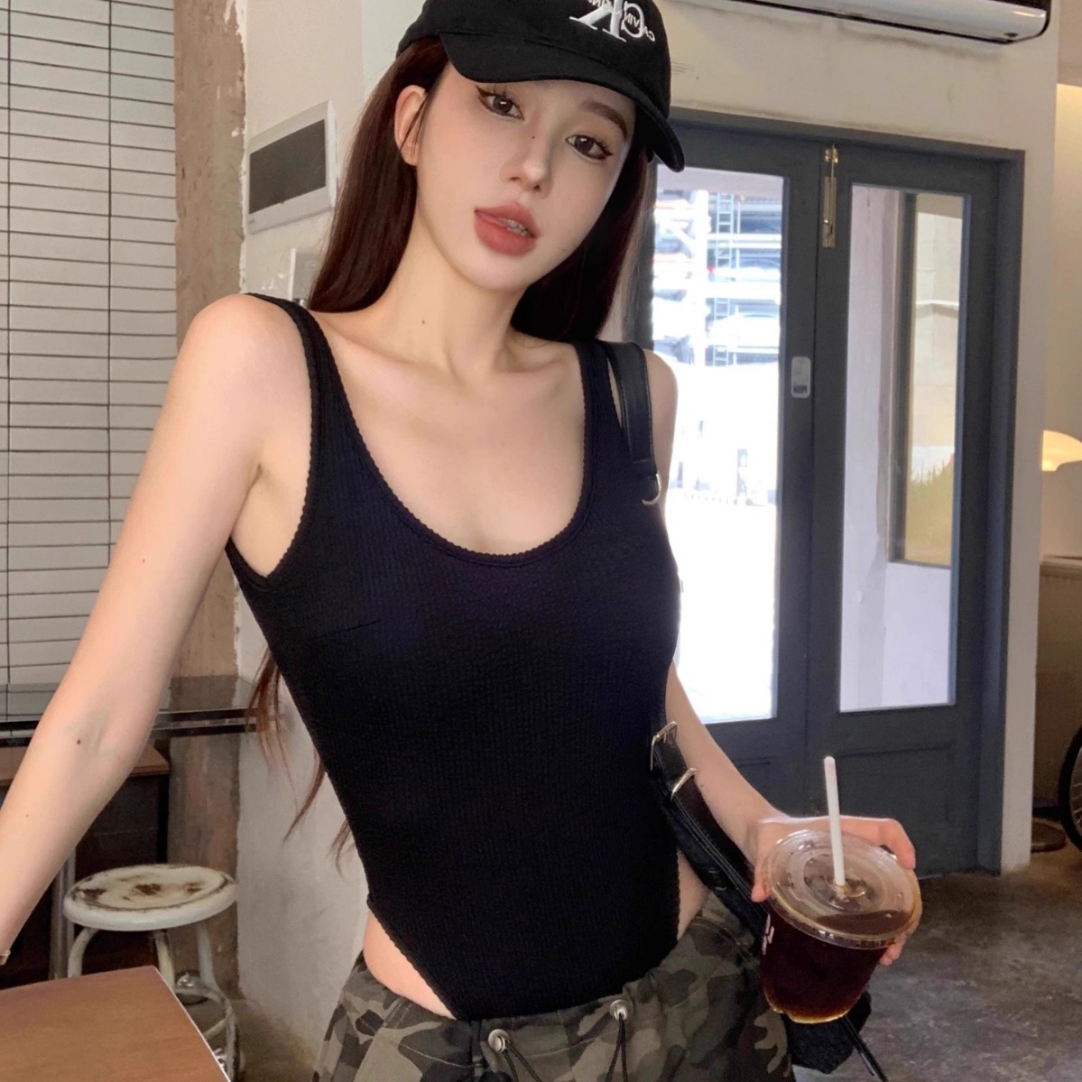 女性用の黒いストラップ付きボディ,ホルタートップ,リブ編み, - Tank Top Ribbed のレビューと価格